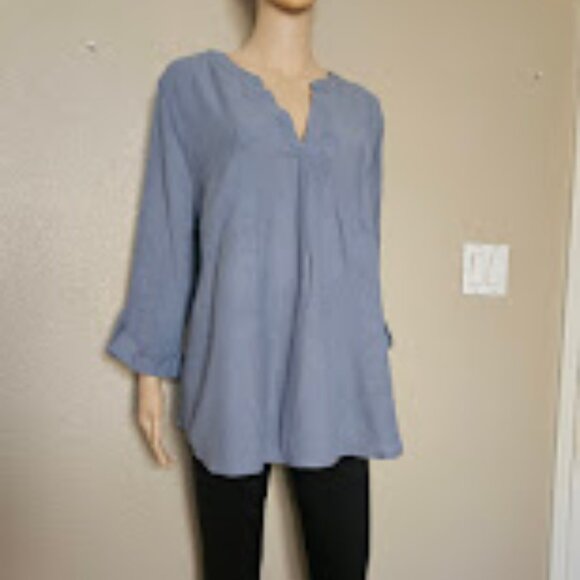 Flower & Feather Women’s Blouse Rollup Sleeve V-Neck - Picture 1 of 7